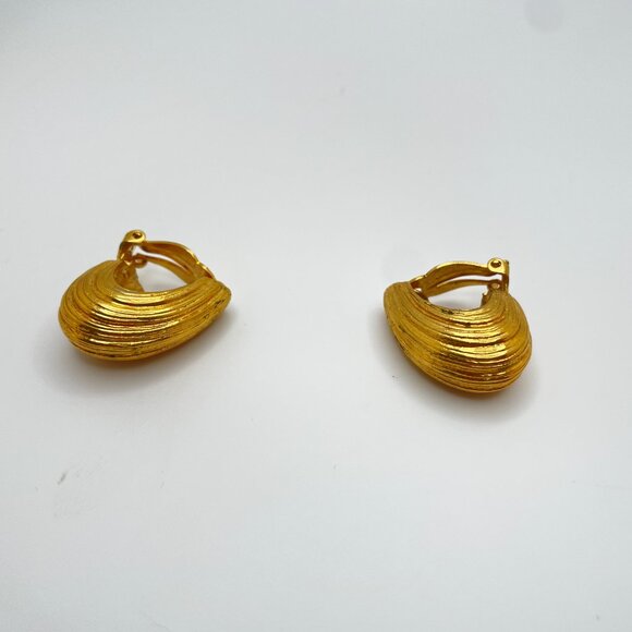 Vintage Thick BUTLER Gold Tone Hoops Clip On Earrings Large Signed Designer 5th - Picture 3 of 9